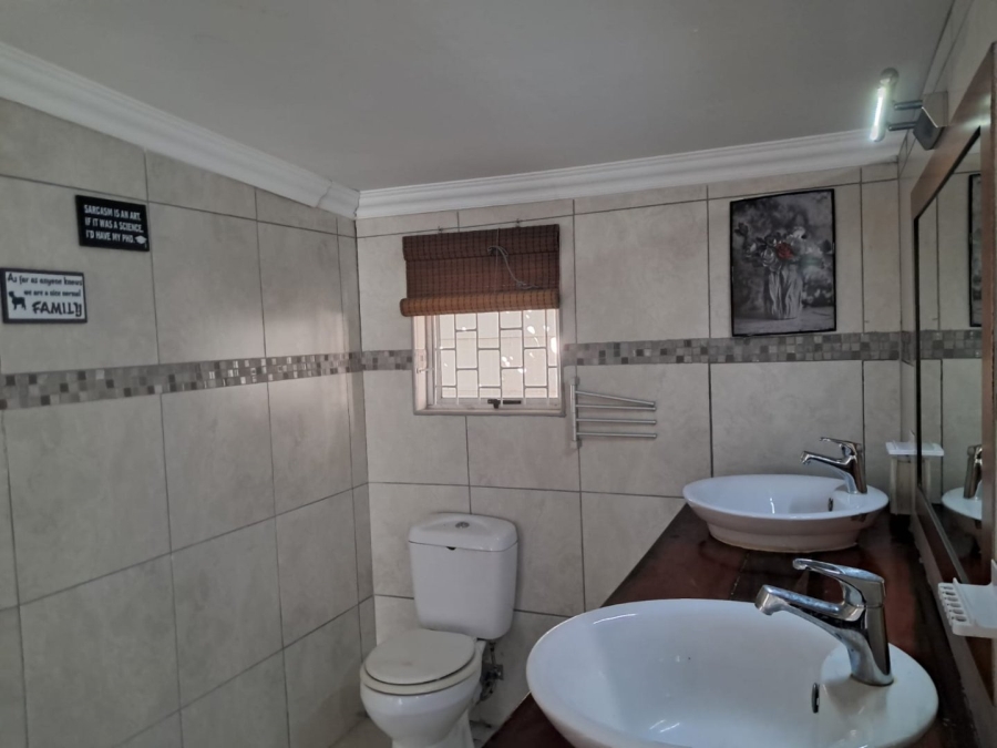 3 Bedroom Property for Sale in Heuwelkruin Eastern Cape